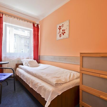 Red Carpet Hostel كراكوفيا الغرفة الصورة