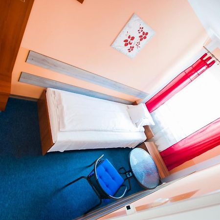Red Carpet Hostel كراكوفيا المظهر الخارجي الصورة