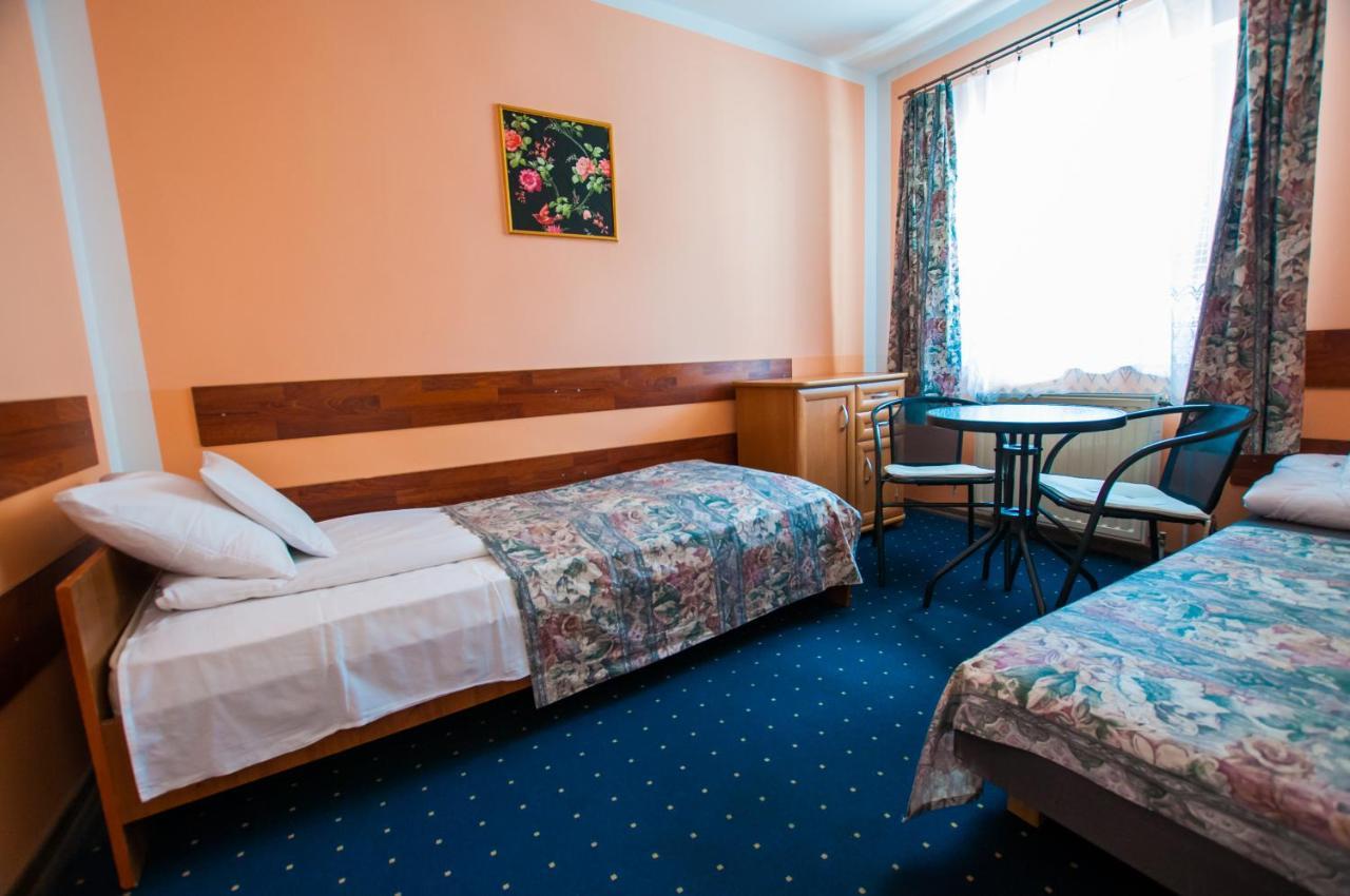 Red Carpet Hostel كراكوفيا المظهر الخارجي الصورة