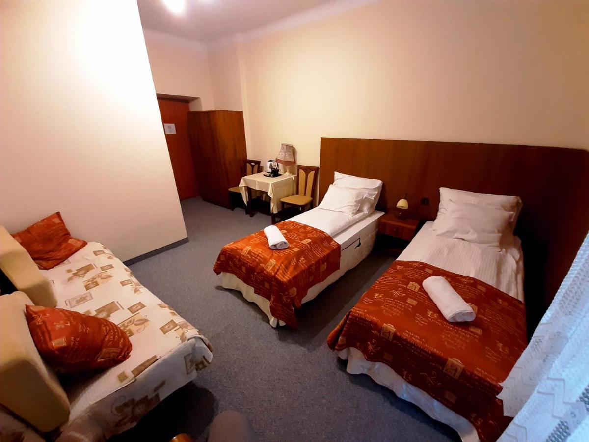 Red Carpet Hostel كراكوفيا المظهر الخارجي الصورة