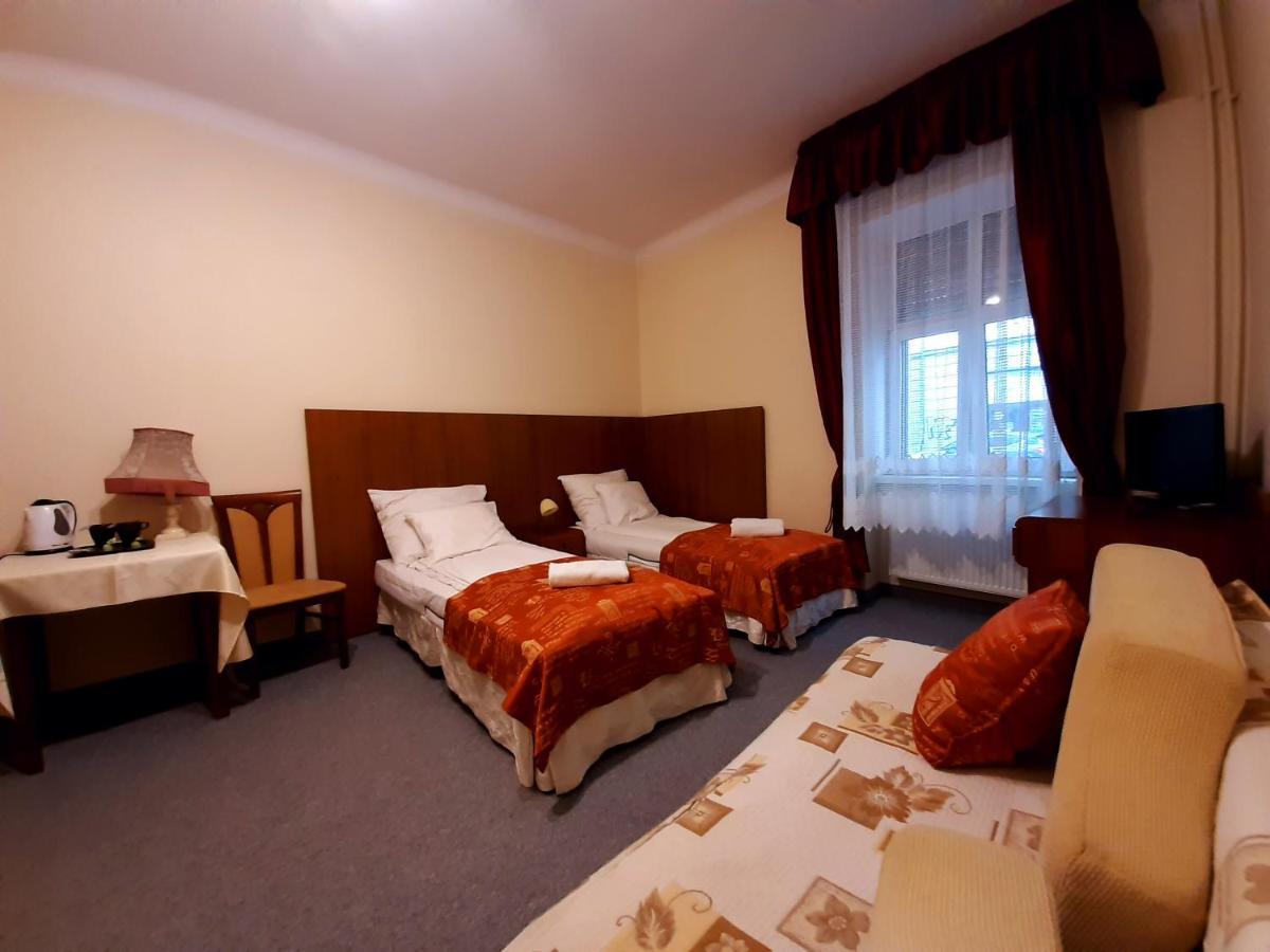 Red Carpet Hostel كراكوفيا المظهر الخارجي الصورة