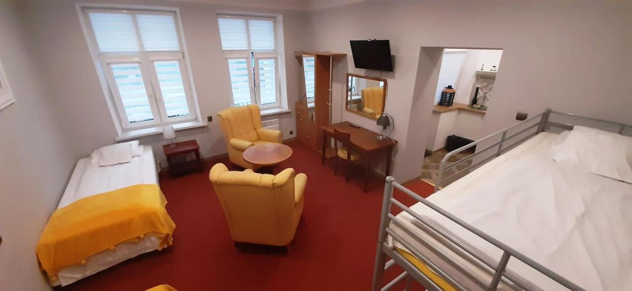 Red Carpet Hostel كراكوفيا المظهر الخارجي الصورة