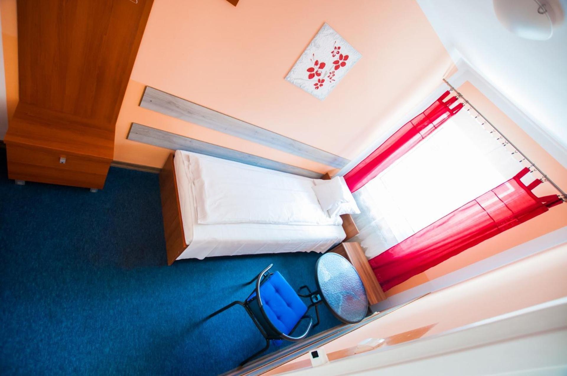 Red Carpet Hostel كراكوفيا المظهر الخارجي الصورة