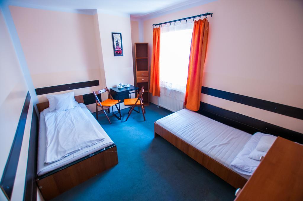 Red Carpet Hostel كراكوفيا المظهر الخارجي الصورة