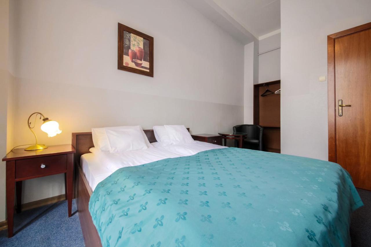 Red Carpet Hostel كراكوفيا المظهر الخارجي الصورة