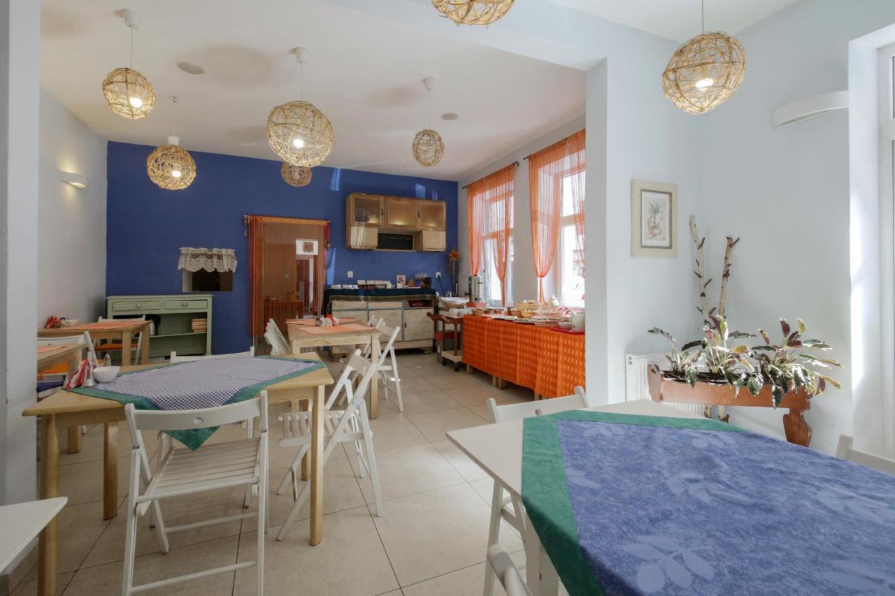 Red Carpet Hostel كراكوفيا المظهر الخارجي الصورة