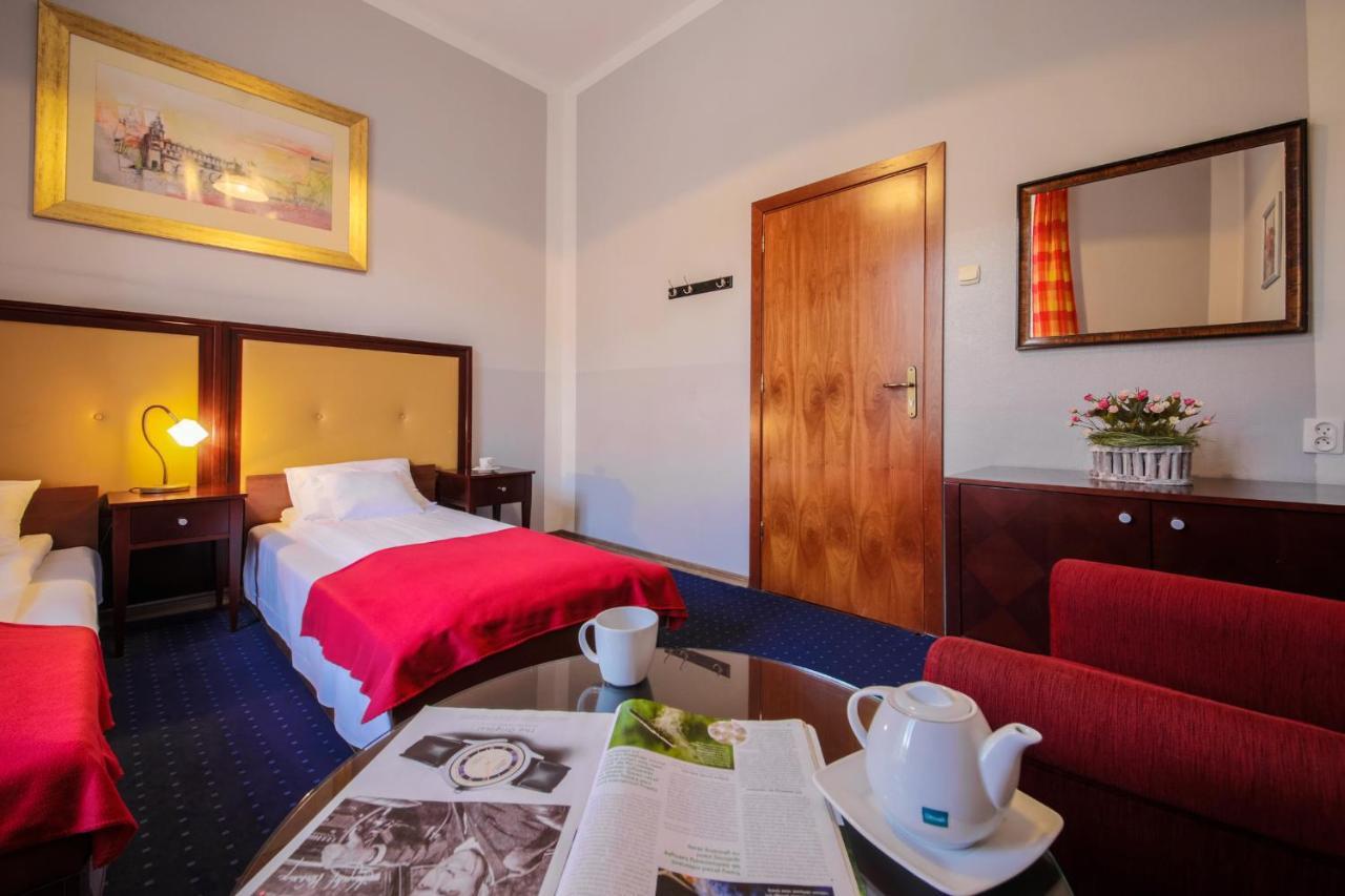 Red Carpet Hostel كراكوفيا المظهر الخارجي الصورة