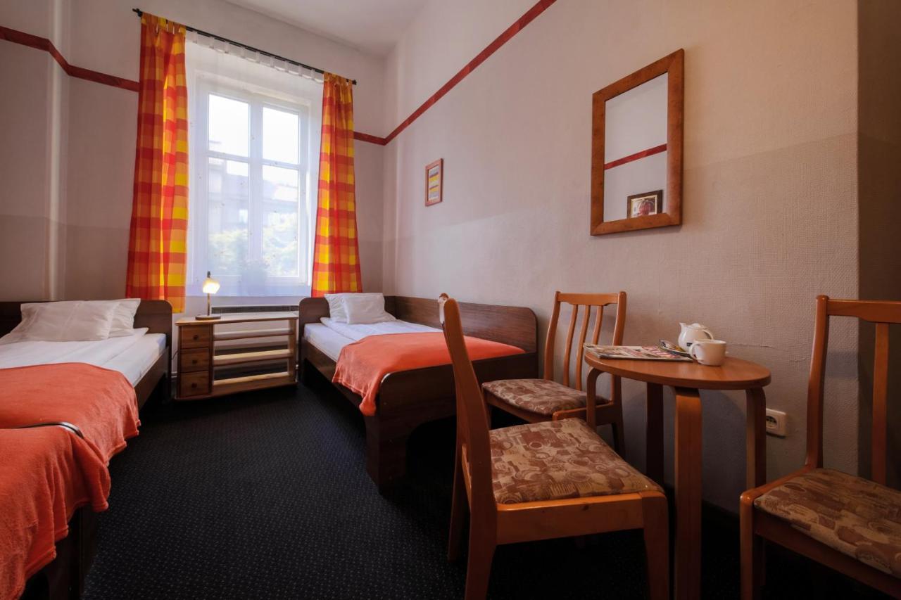 Red Carpet Hostel كراكوفيا المظهر الخارجي الصورة