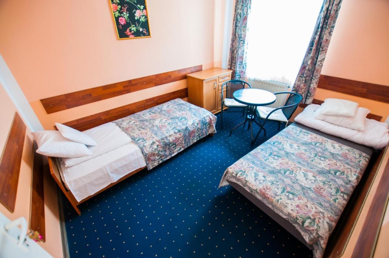 Red Carpet Hostel كراكوفيا المظهر الخارجي الصورة