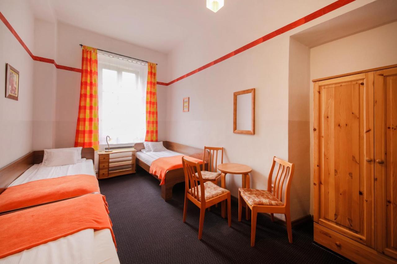 Red Carpet Hostel كراكوفيا المظهر الخارجي الصورة