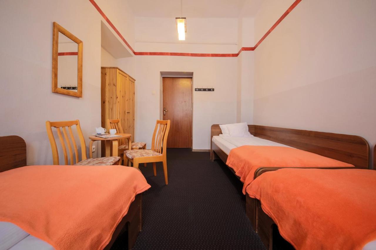 Red Carpet Hostel كراكوفيا المظهر الخارجي الصورة