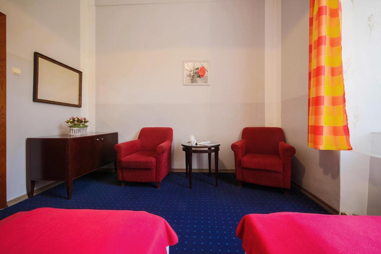 Red Carpet Hostel كراكوفيا المظهر الخارجي الصورة