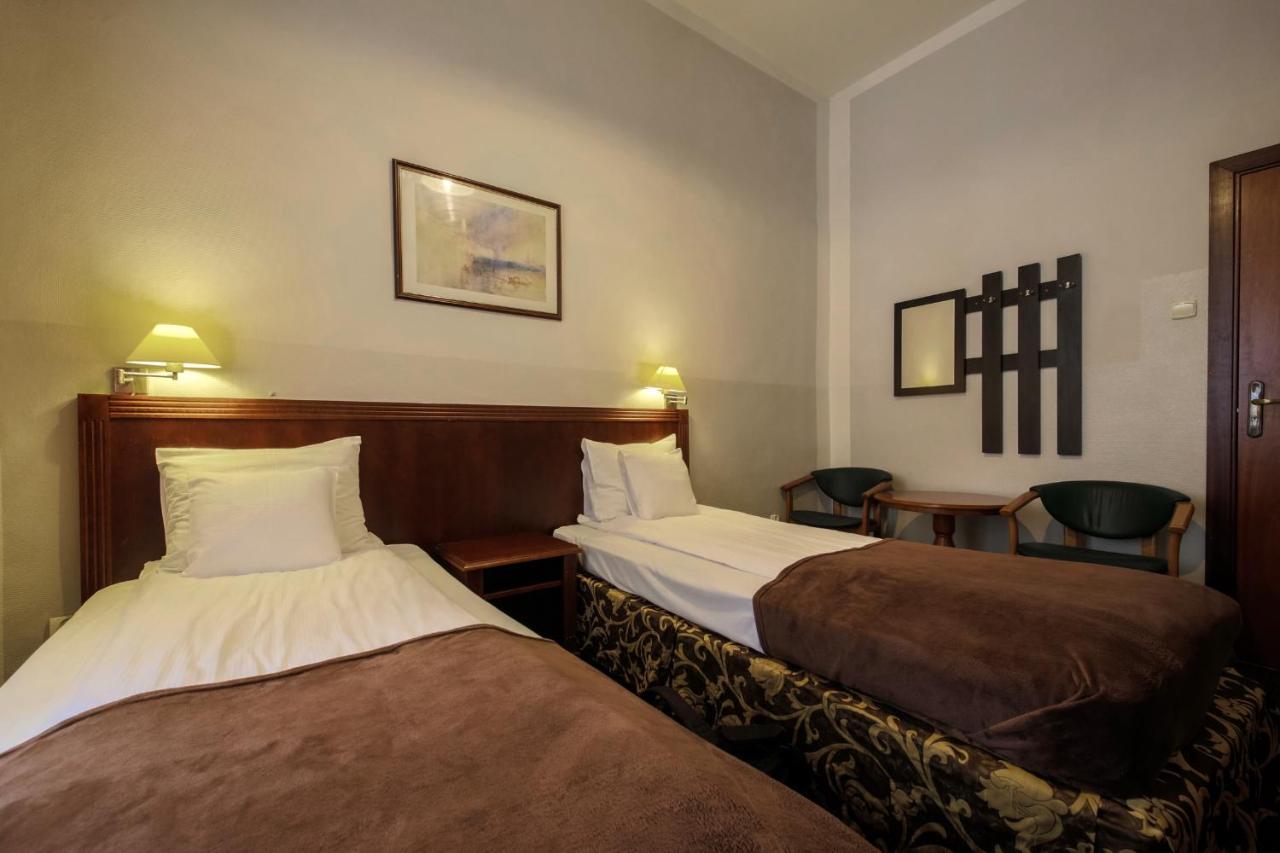 Red Carpet Hostel كراكوفيا المظهر الخارجي الصورة