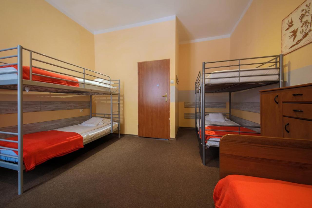 Red Carpet Hostel كراكوفيا المظهر الخارجي الصورة