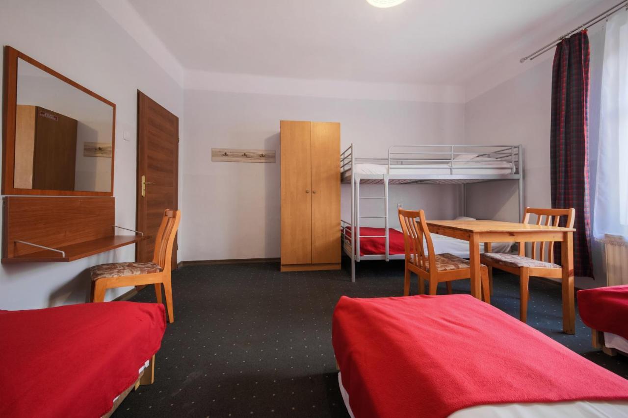 Red Carpet Hostel كراكوفيا المظهر الخارجي الصورة