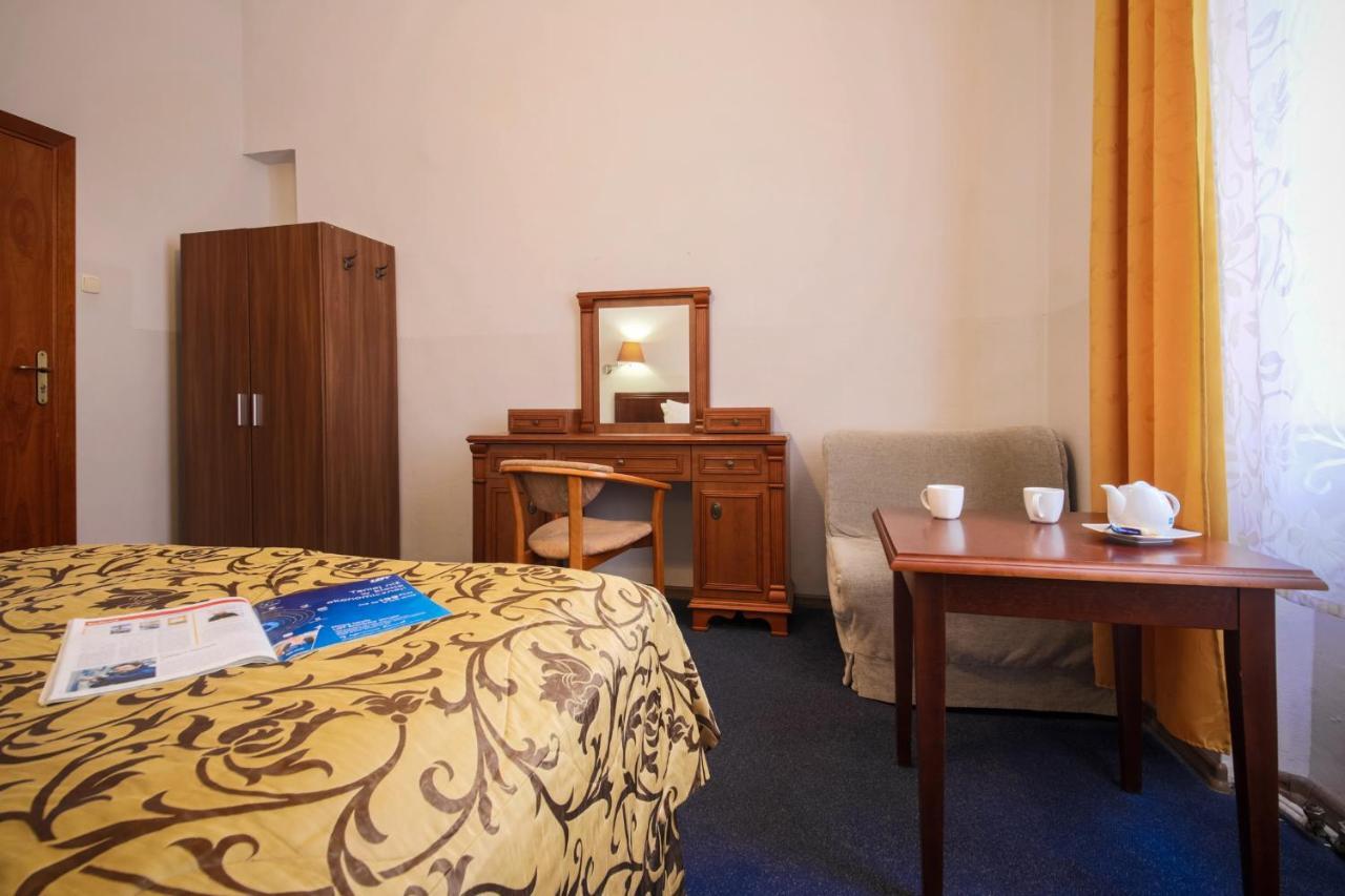 Red Carpet Hostel كراكوفيا المظهر الخارجي الصورة