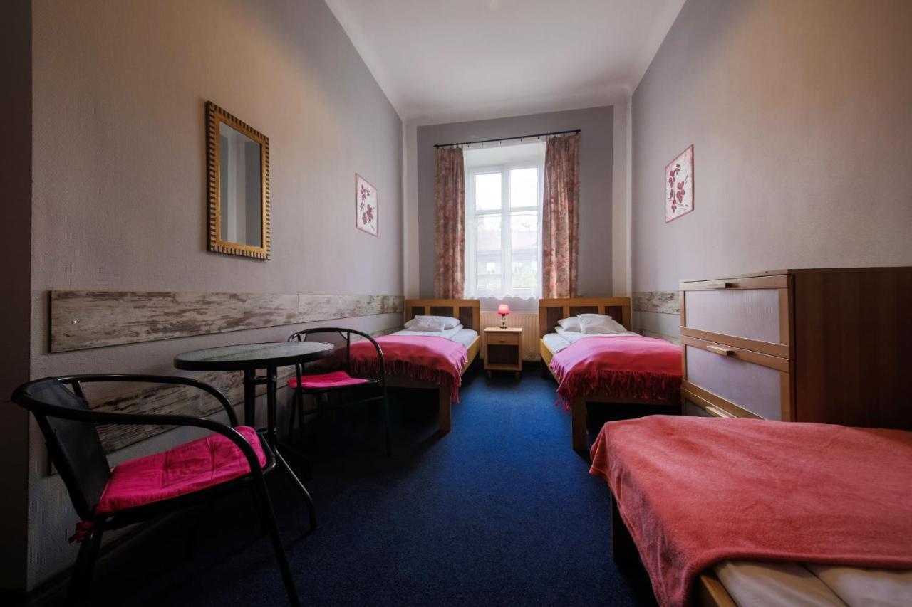 Red Carpet Hostel كراكوفيا المظهر الخارجي الصورة