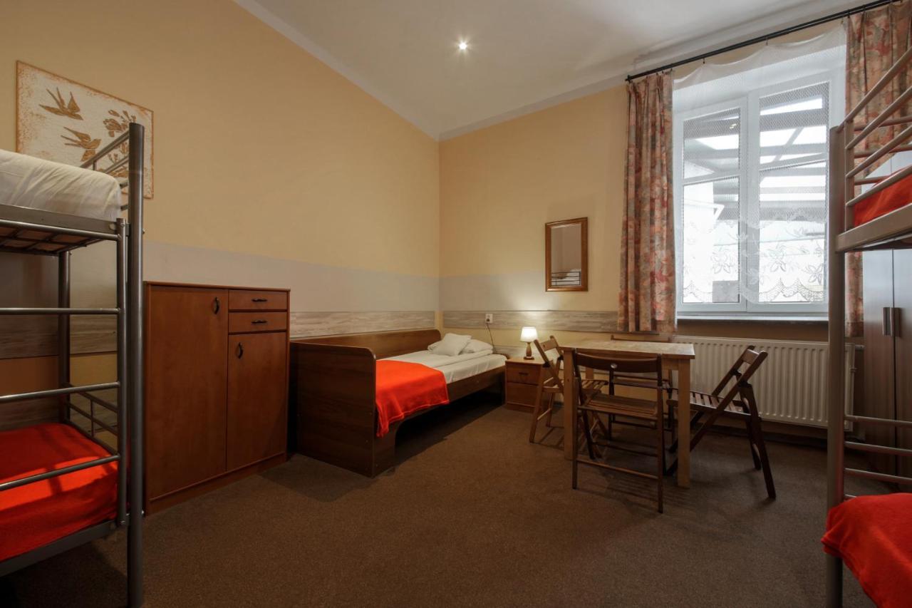 Red Carpet Hostel كراكوفيا المظهر الخارجي الصورة