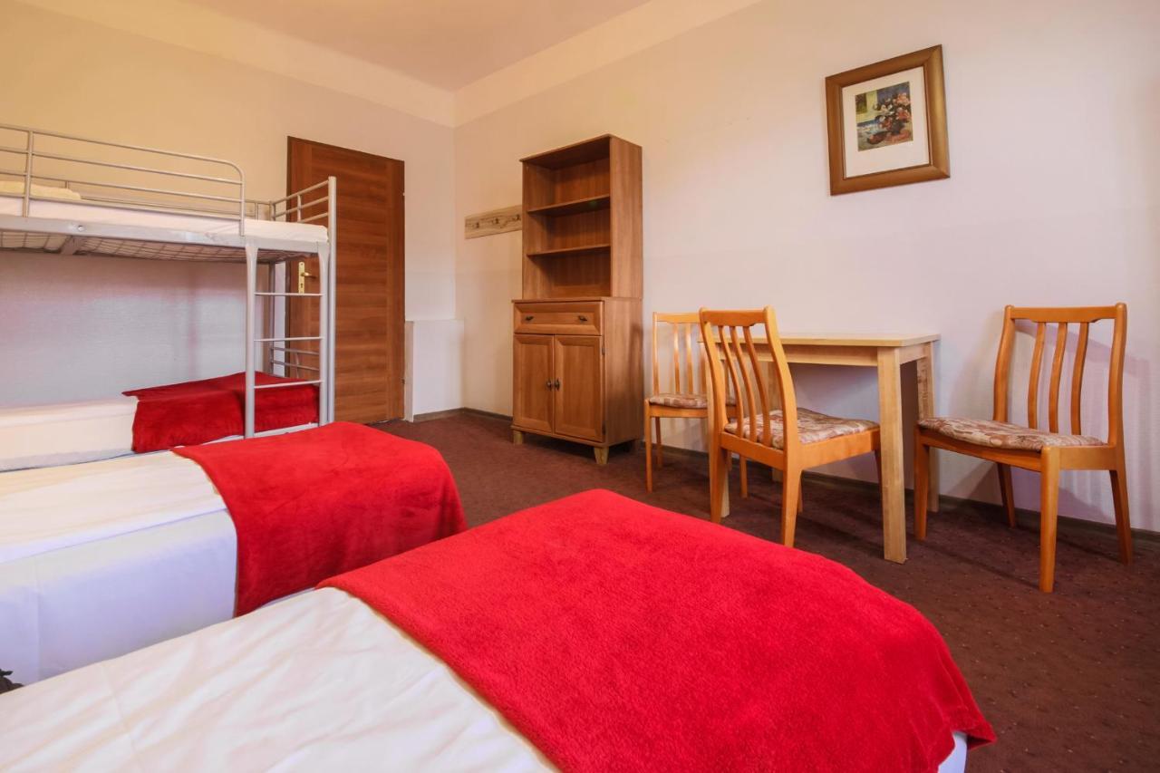 Red Carpet Hostel كراكوفيا المظهر الخارجي الصورة