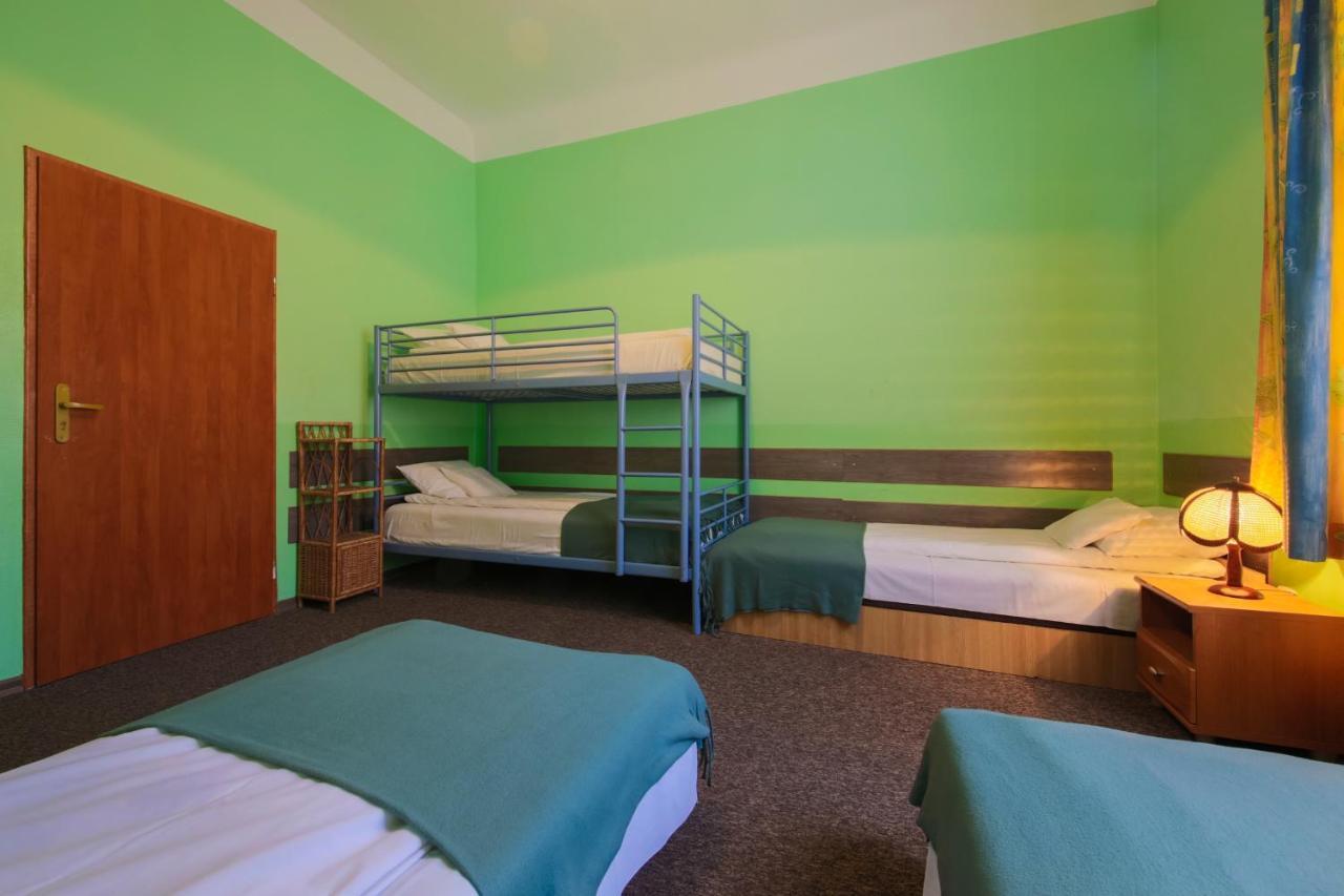 Red Carpet Hostel كراكوفيا المظهر الخارجي الصورة
