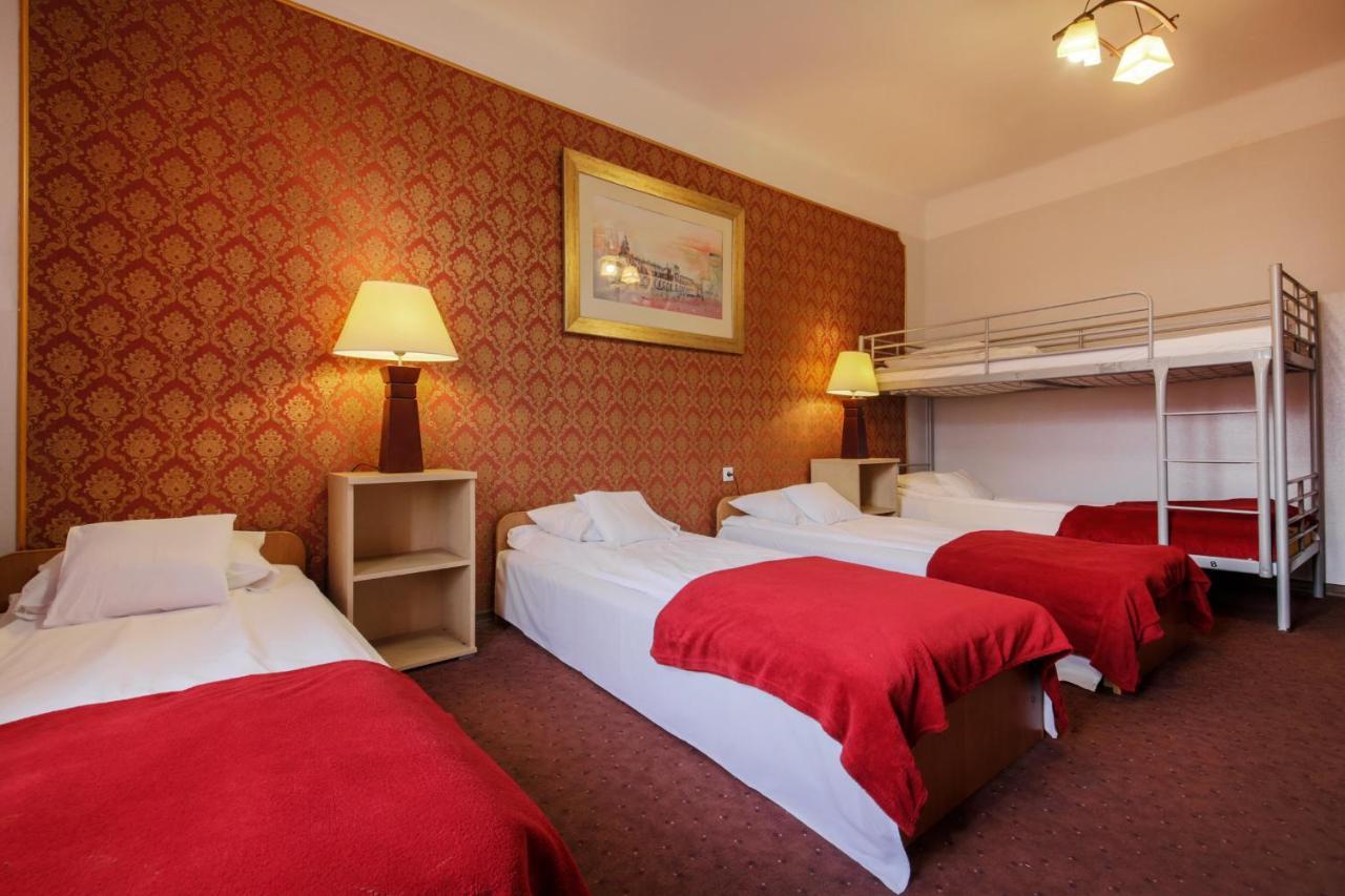 Red Carpet Hostel كراكوفيا المظهر الخارجي الصورة