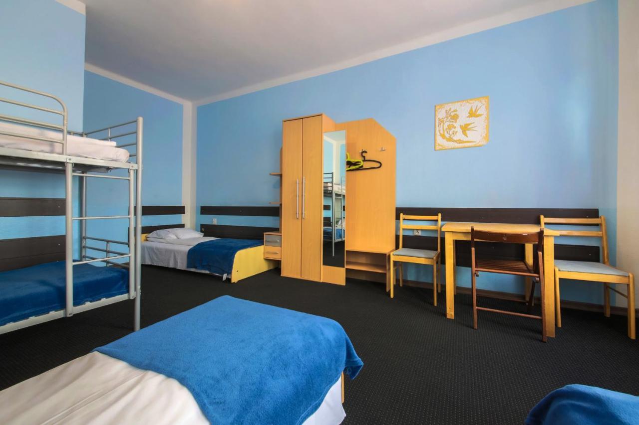 Red Carpet Hostel كراكوفيا المظهر الخارجي الصورة