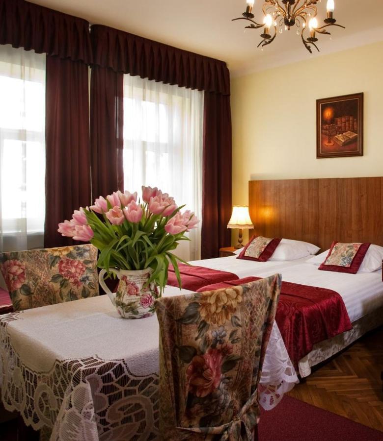 Red Carpet Hostel كراكوفيا المظهر الخارجي الصورة